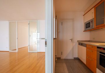 Küche und Wohnzimmer