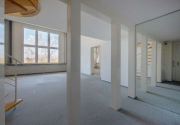 Lichtdurchflutetes Wohnzimmer 