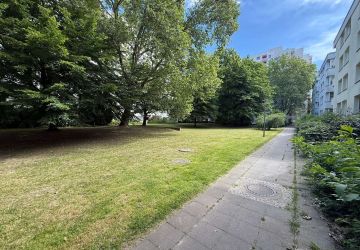 Grünanlage hinter dem Haus