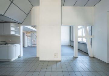Großzügiger Essbereich mit offenem Raumkonzept und Blick ins Wohnzimmer