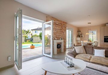 Wohnzimmer mit Blick in den Garten