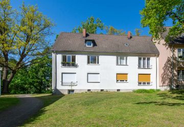 Hausansicht von der Grünanlage