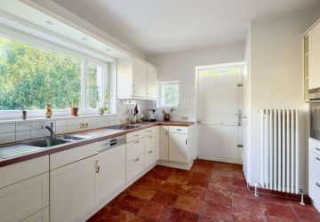 Küche mit Gartenausgang