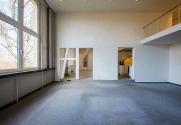 Wohnzimmer mit Blick zum Schlafzimmer