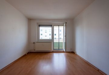 Zimmer mit Blick auf den Balkon