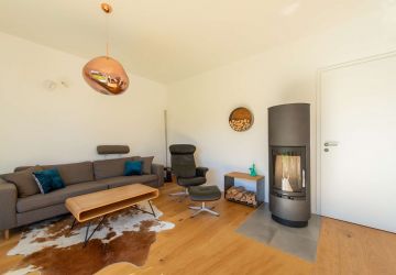 Wohnzimmer mit Kamin