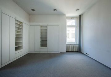 Schlafzimmer mit Einbauschränken