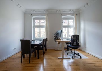 Wohn- und Arbeitszimmer