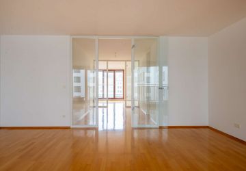 Wohn & Esszimmer mit blick zum Schlafzimmer