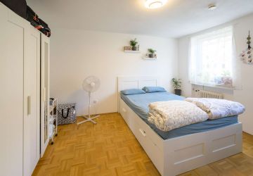 Schlafzimmer 1