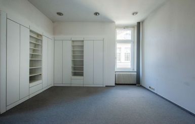 Schlafzimmer mit Einbauschränken