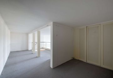 Galerie mit Einbauschrank