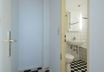 Abstellraum & Zugang zum Bad