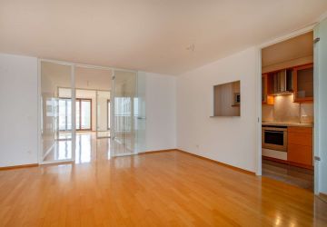 Wohn & Esszimmer mit blick zum Schlafzimmer